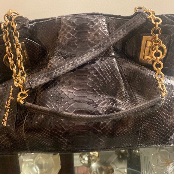 Ferragamo Python Soft-Bag - Picture 10 of 16